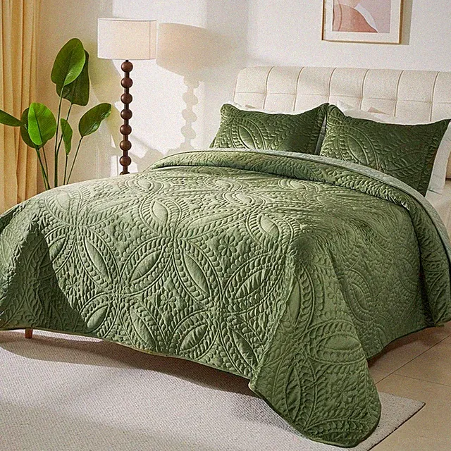 Queen Size Velvet Quilt Set Ultra Soft Lightweight Bedspread Coverlet All Season